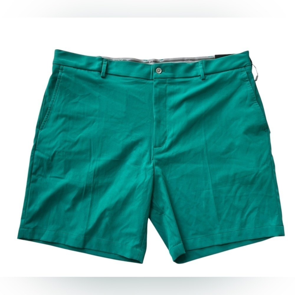 NWT Walter Hagen Men’s 9” Shorts in Clubhouse Green in size 42